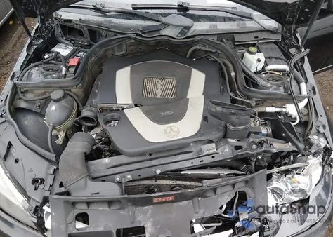 2011 Mercedes-Benz C 300 Luxury/Sport z USA, uszkodzony, nr VIN WDDGF5EB7BA449747